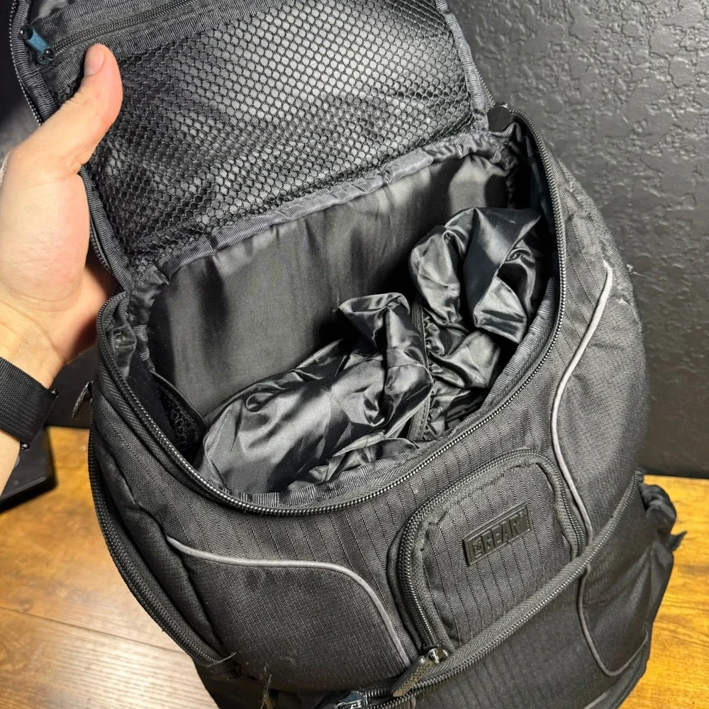 USA GEAR UBK Black Nylon DSLR Camera Backpack Large Unisex S17